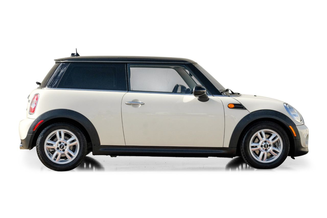 MINI Cooper Hardtop Vehicle Main Gallery Image 07