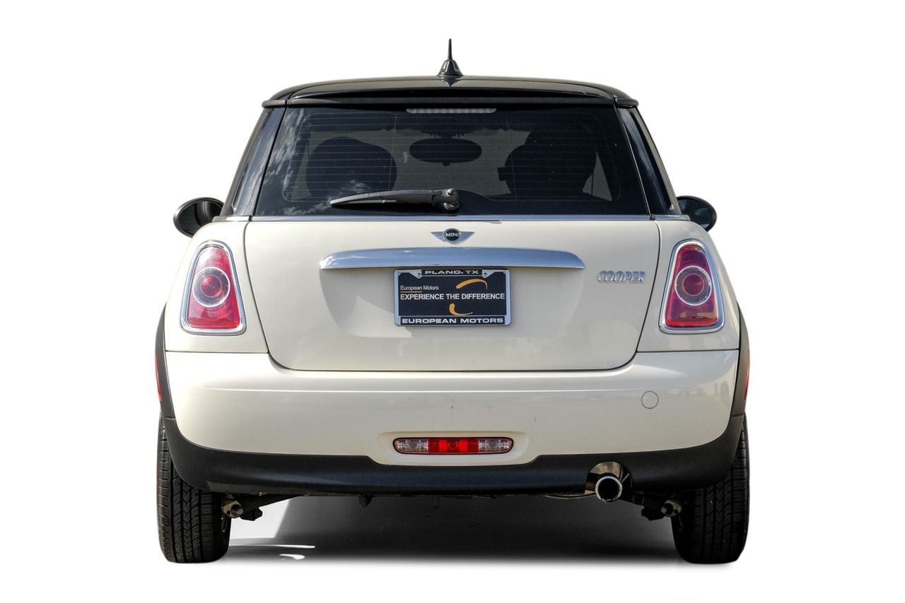 MINI Cooper Hardtop Vehicle Main Gallery Image 09