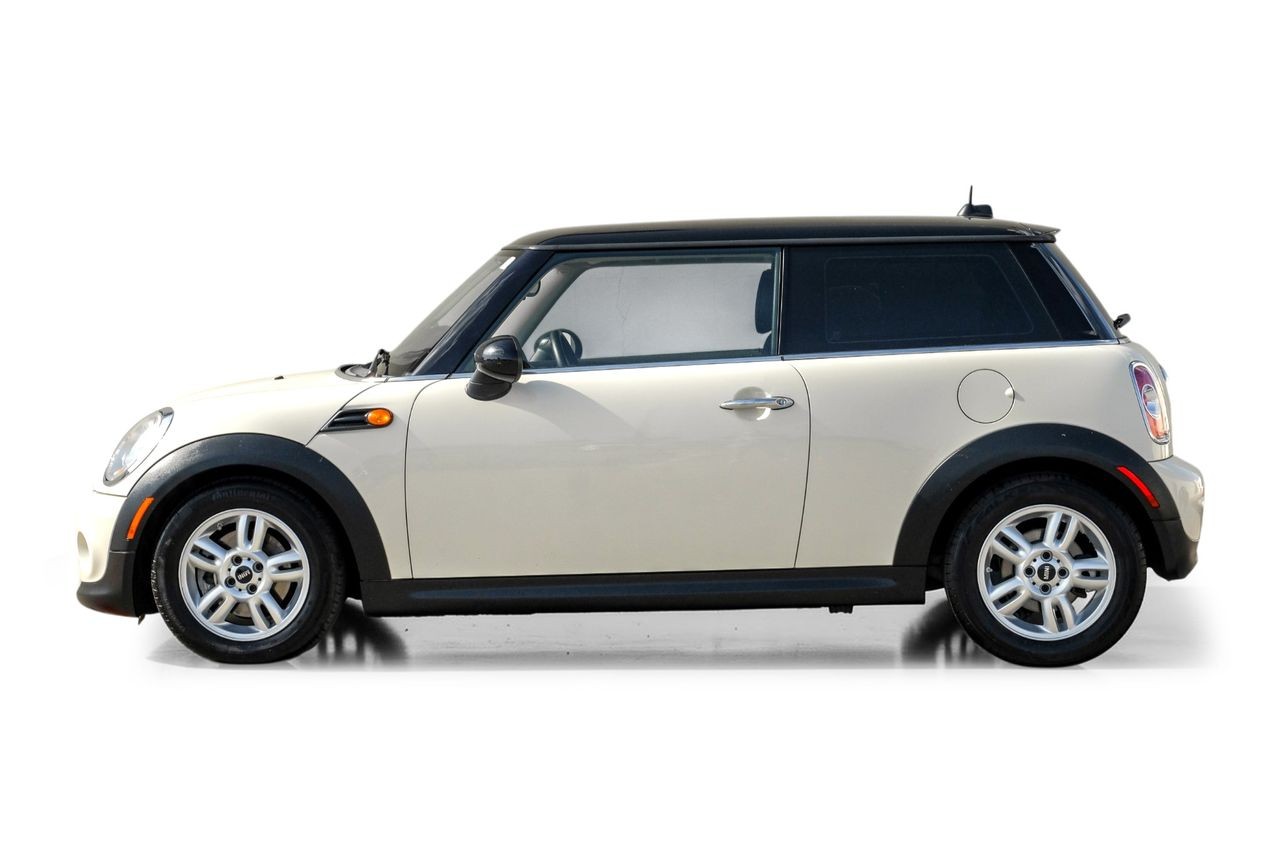 MINI Cooper Hardtop Vehicle Main Gallery Image 11