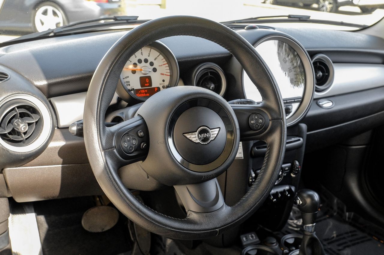 MINI Cooper Hardtop Vehicle Main Gallery Image 14