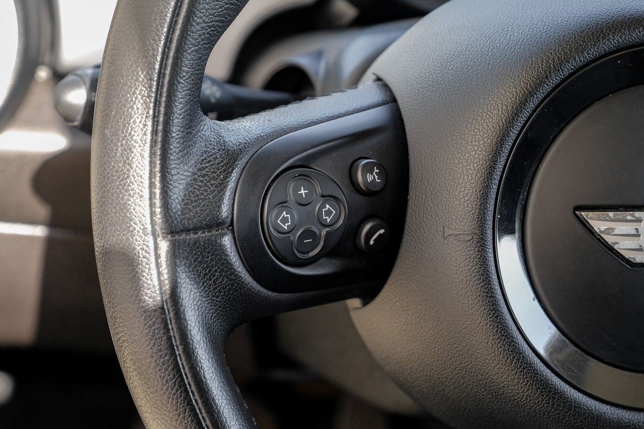 MINI Cooper Hardtop Vehicle Main Gallery Image 15