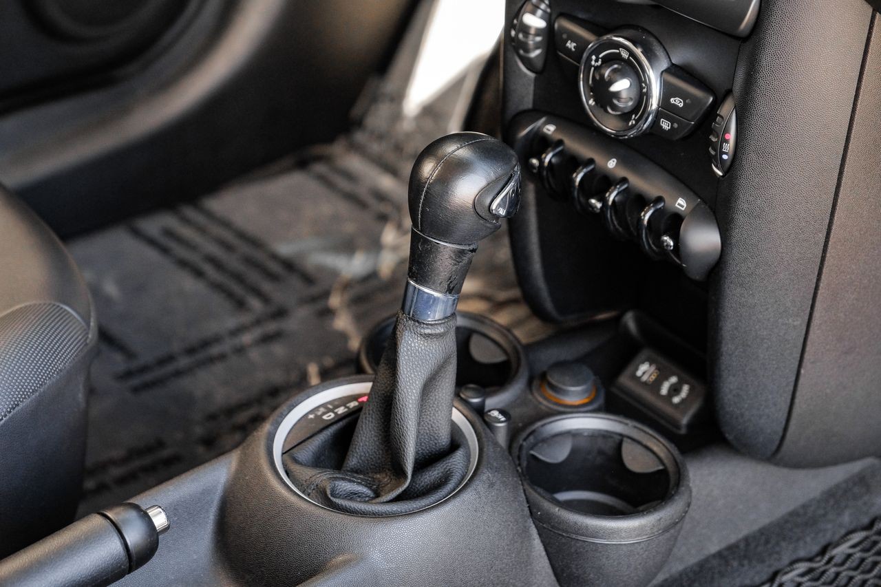 MINI Cooper Hardtop Vehicle Main Gallery Image 20