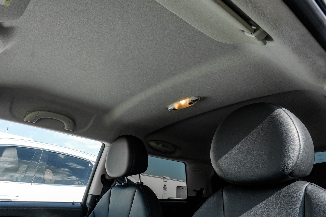 MINI Cooper Hardtop Vehicle Main Gallery Image 27