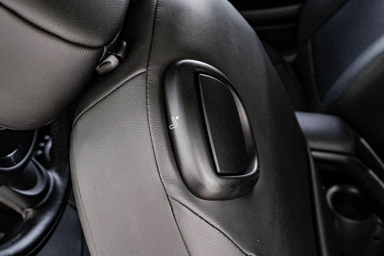 MINI Cooper Hardtop Vehicle Main Gallery Image 30
