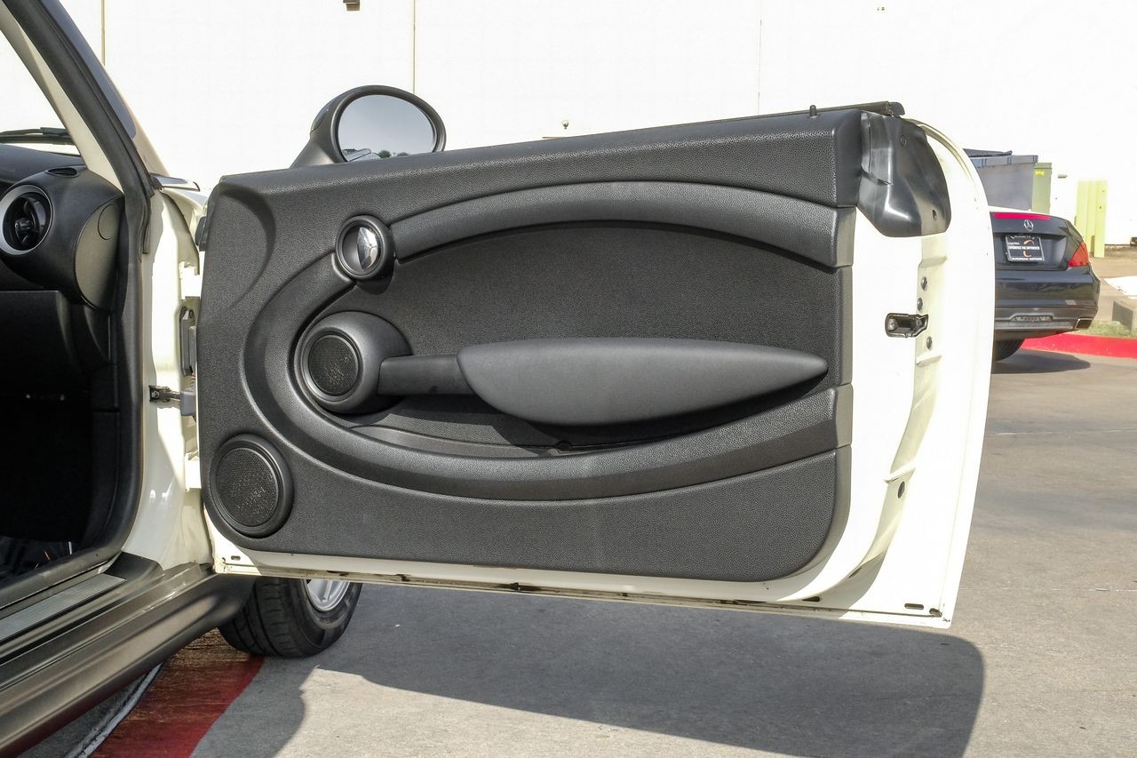 MINI Cooper Hardtop Vehicle Main Gallery Image 37