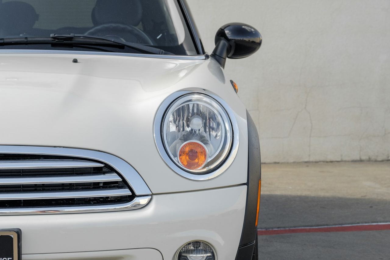 MINI Cooper Hardtop Vehicle Main Gallery Image 39