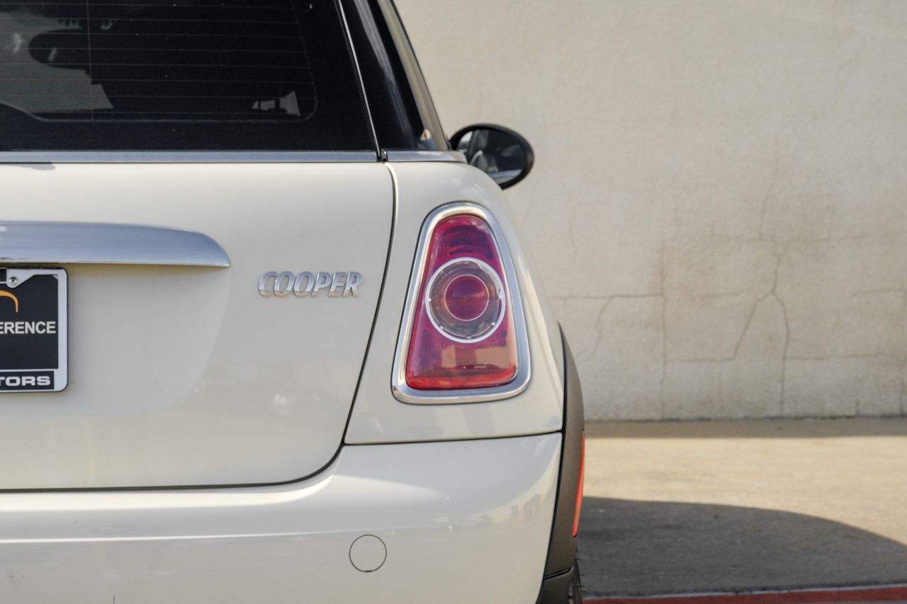MINI Cooper Hardtop Vehicle Main Gallery Image 40