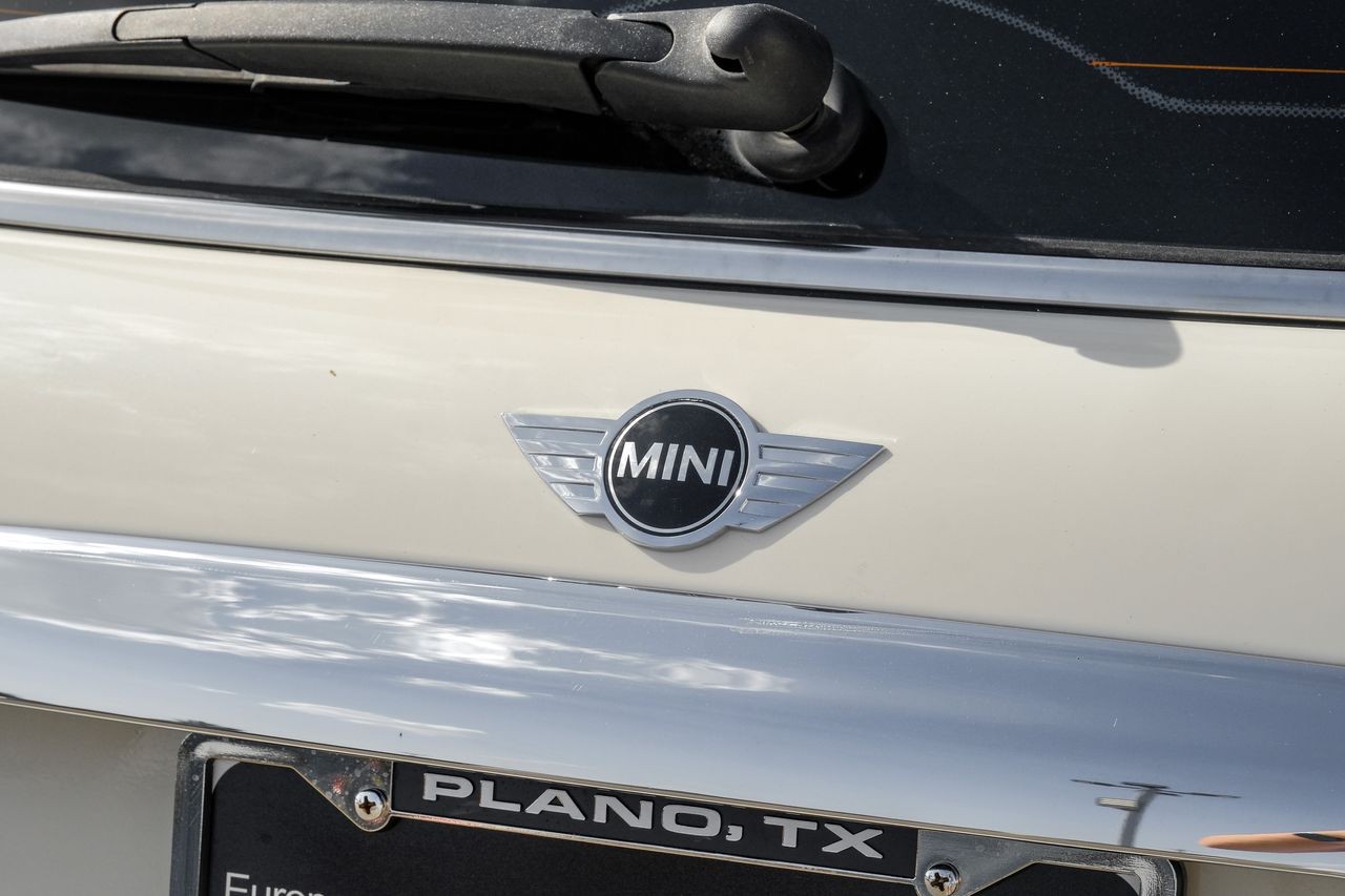 MINI Cooper Hardtop Vehicle Main Gallery Image 41