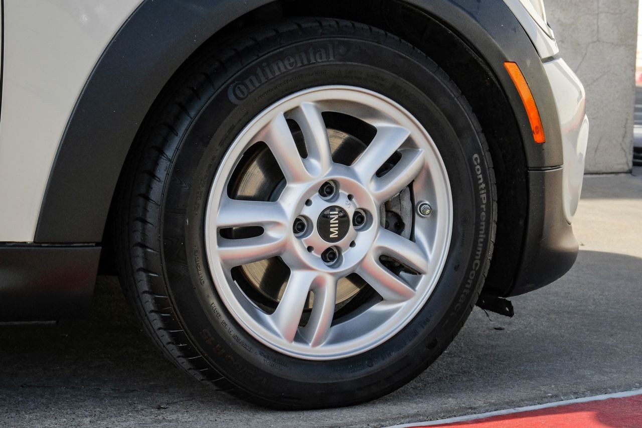 MINI Cooper Hardtop Vehicle Main Gallery Image 47