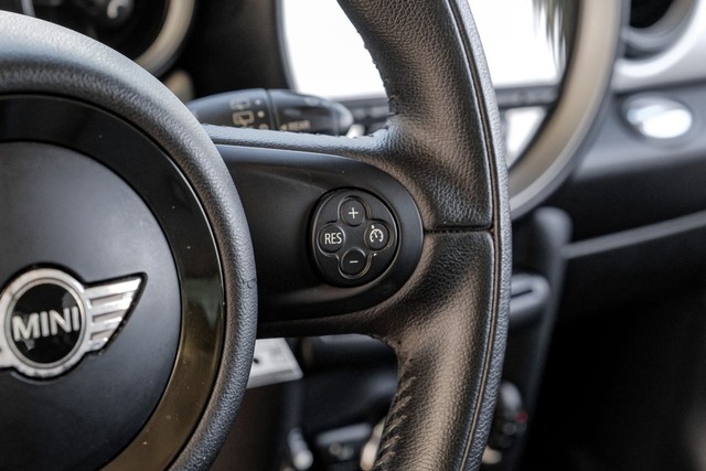 MINI Cooper Hardtop Vehicle Main Gallery Image 16