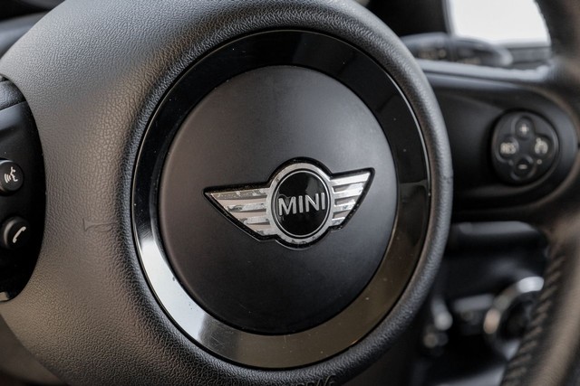 MINI Cooper Hardtop Vehicle Main Gallery Image 17