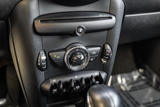 MINI Cooper Hardtop Vehicle Main Gallery Image 22