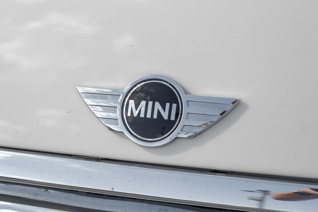 MINI Cooper Hardtop Vehicle Main Gallery Image 42