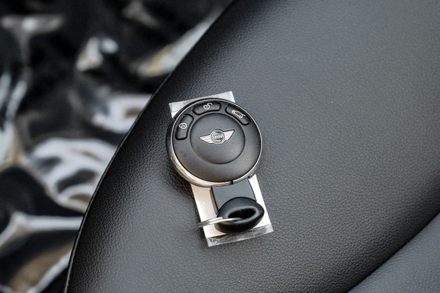 MINI Cooper Hardtop Vehicle Main Gallery Image 50