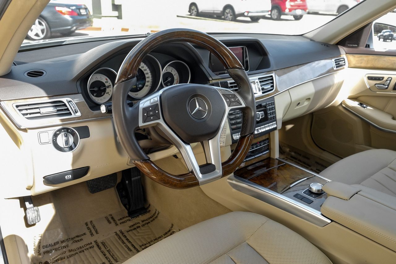 Mercedes-Benz E 550 Vehicle Main Gallery Image 03