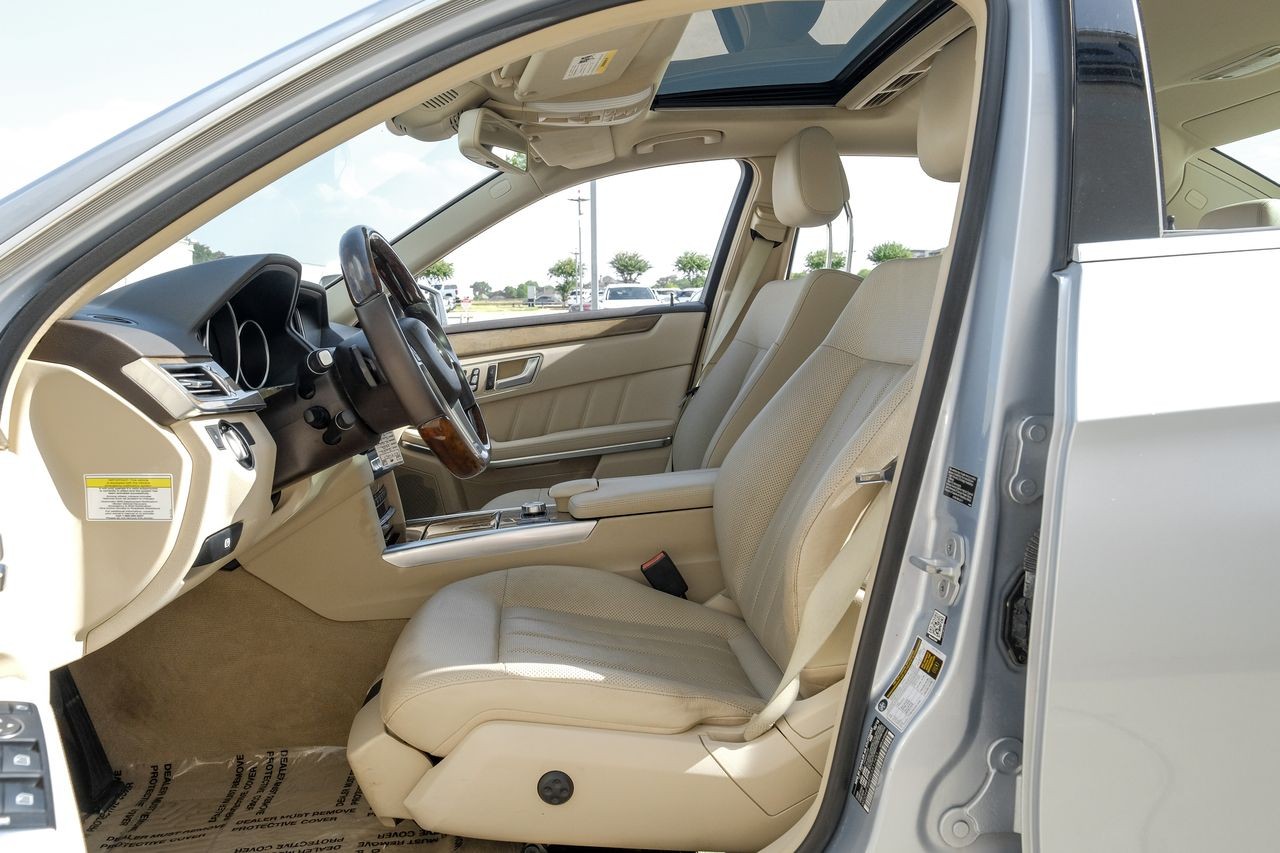 Mercedes-Benz E 550 Vehicle Main Gallery Image 04