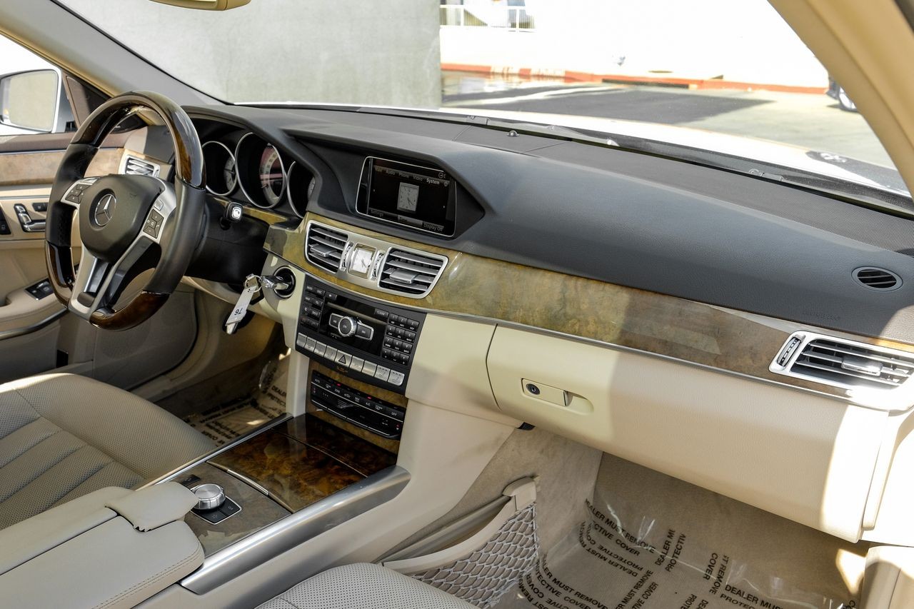 Mercedes-Benz E 550 Vehicle Main Gallery Image 13