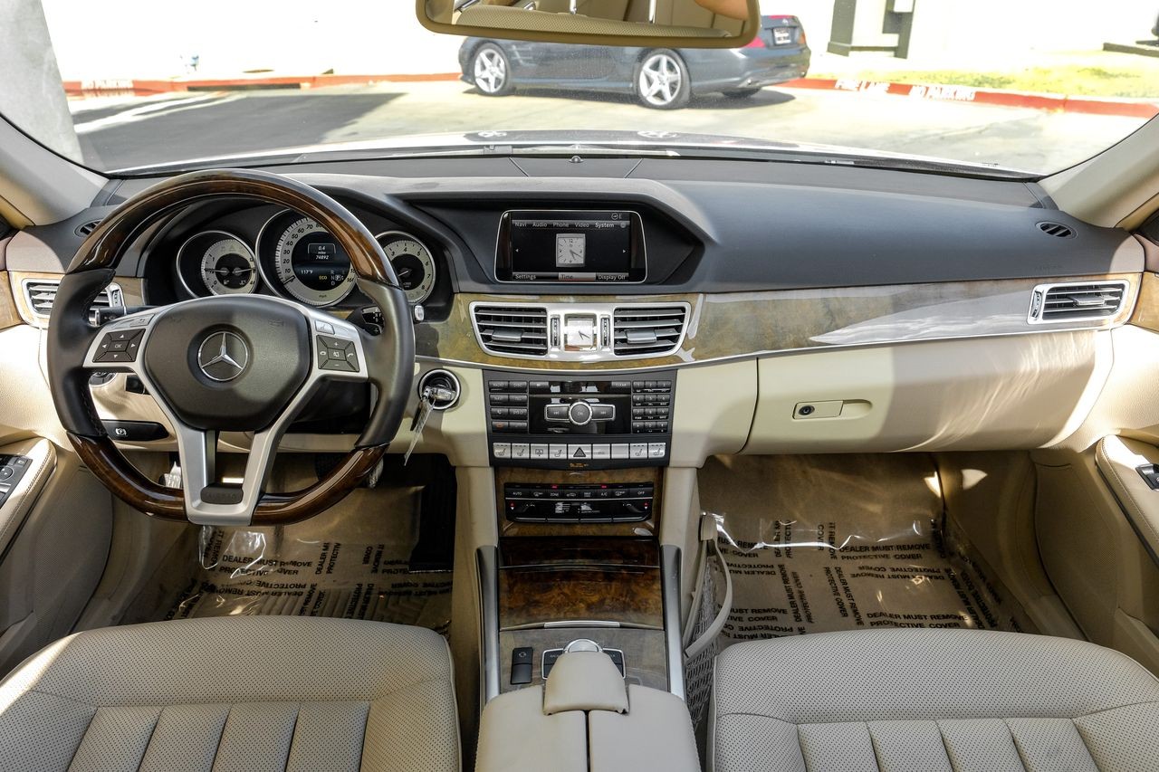 Mercedes-Benz E 550 Vehicle Main Gallery Image 15