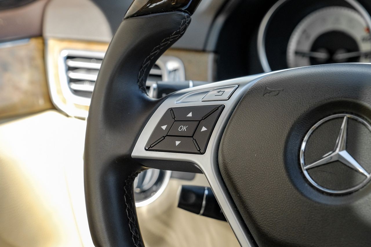 Mercedes-Benz E 550 Vehicle Main Gallery Image 18