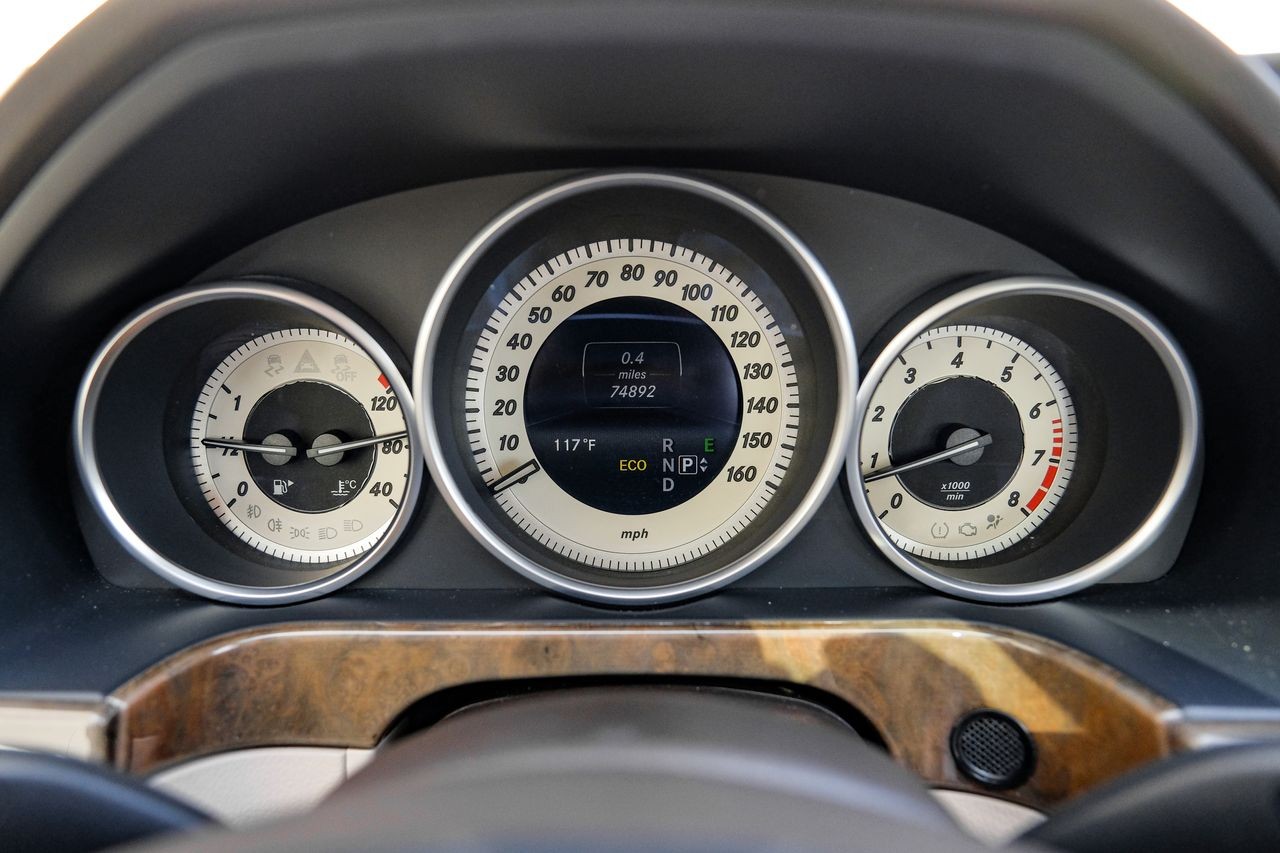 Mercedes-Benz E 550 Vehicle Main Gallery Image 20