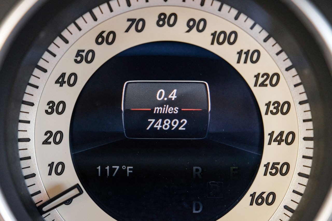 Mercedes-Benz E 550 Vehicle Main Gallery Image 21