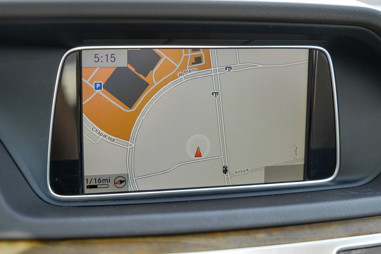 Mercedes-Benz E 550 Vehicle Main Gallery Image 22