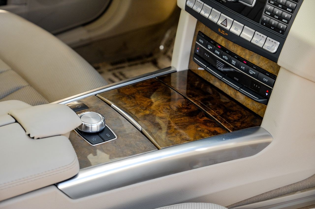 Mercedes-Benz E 550 Vehicle Main Gallery Image 25