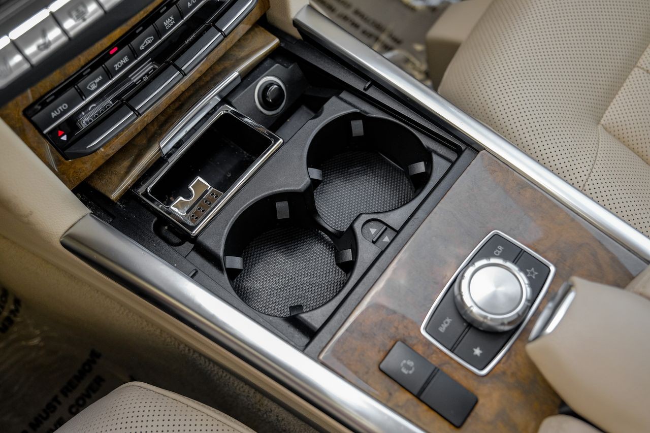 Mercedes-Benz E 550 Vehicle Main Gallery Image 26