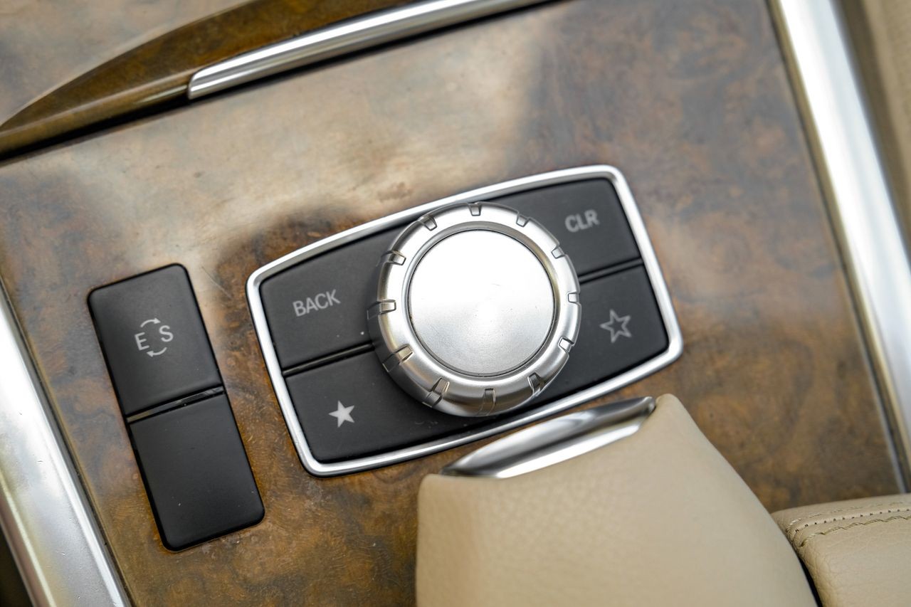 Mercedes-Benz E 550 Vehicle Main Gallery Image 28