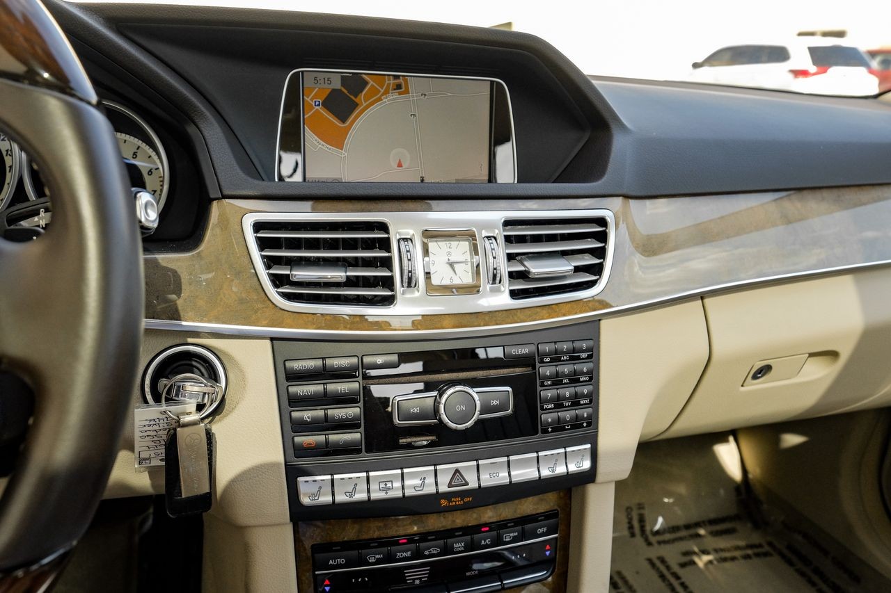 Mercedes-Benz E 550 Vehicle Main Gallery Image 29