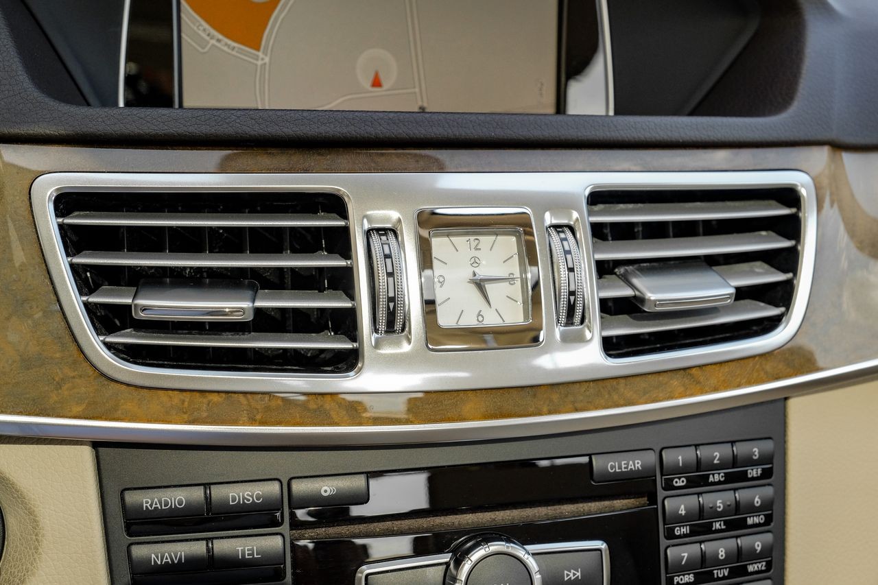 Mercedes-Benz E 550 Vehicle Main Gallery Image 30