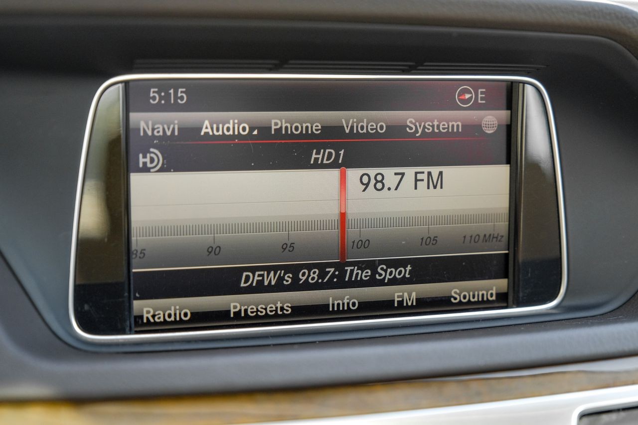 Mercedes-Benz E 550 Vehicle Main Gallery Image 34