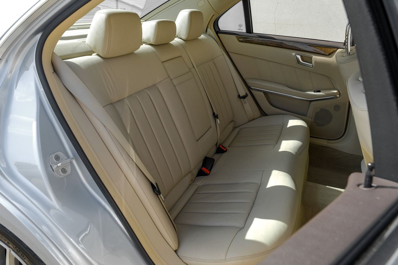 Mercedes-Benz E 550 Vehicle Main Gallery Image 39