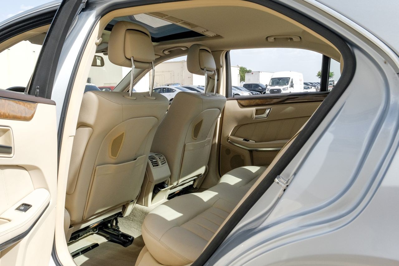 Mercedes-Benz E 550 Vehicle Main Gallery Image 42