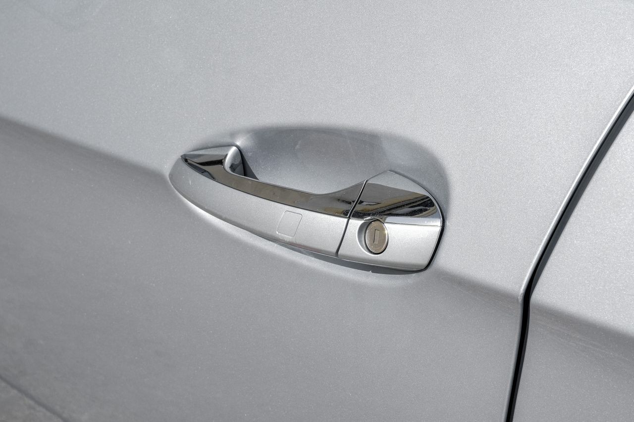 Mercedes-Benz E 550 Vehicle Main Gallery Image 44