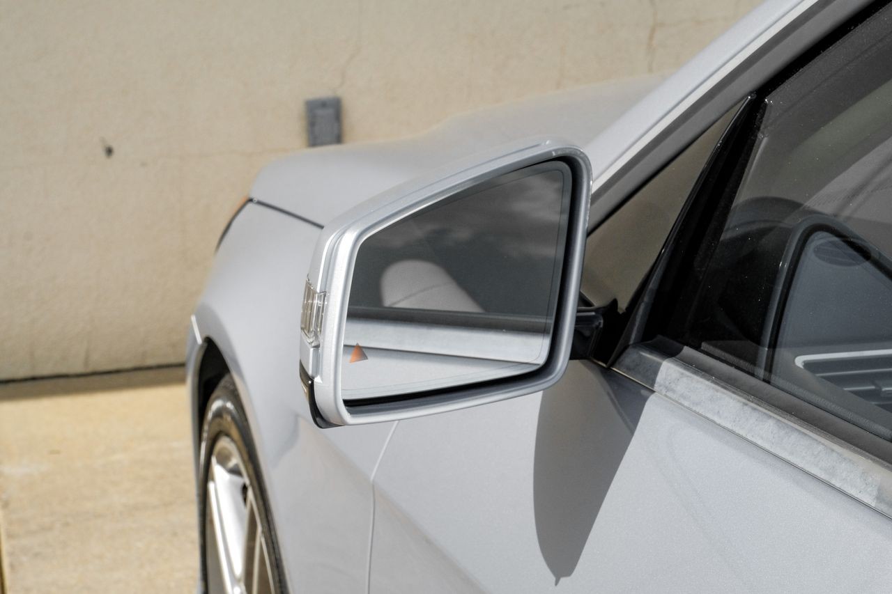 Mercedes-Benz E 550 Vehicle Main Gallery Image 45