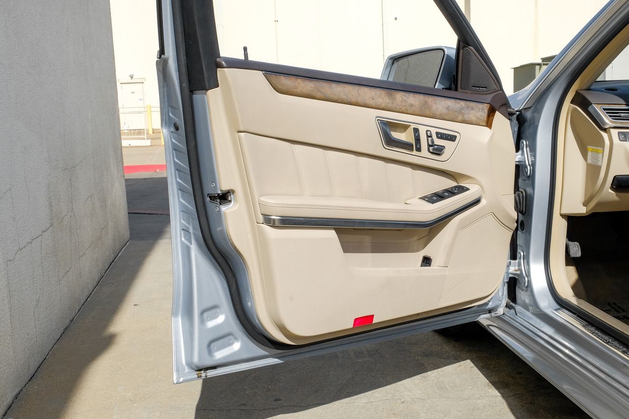 Mercedes-Benz E 550 Vehicle Main Gallery Image 46