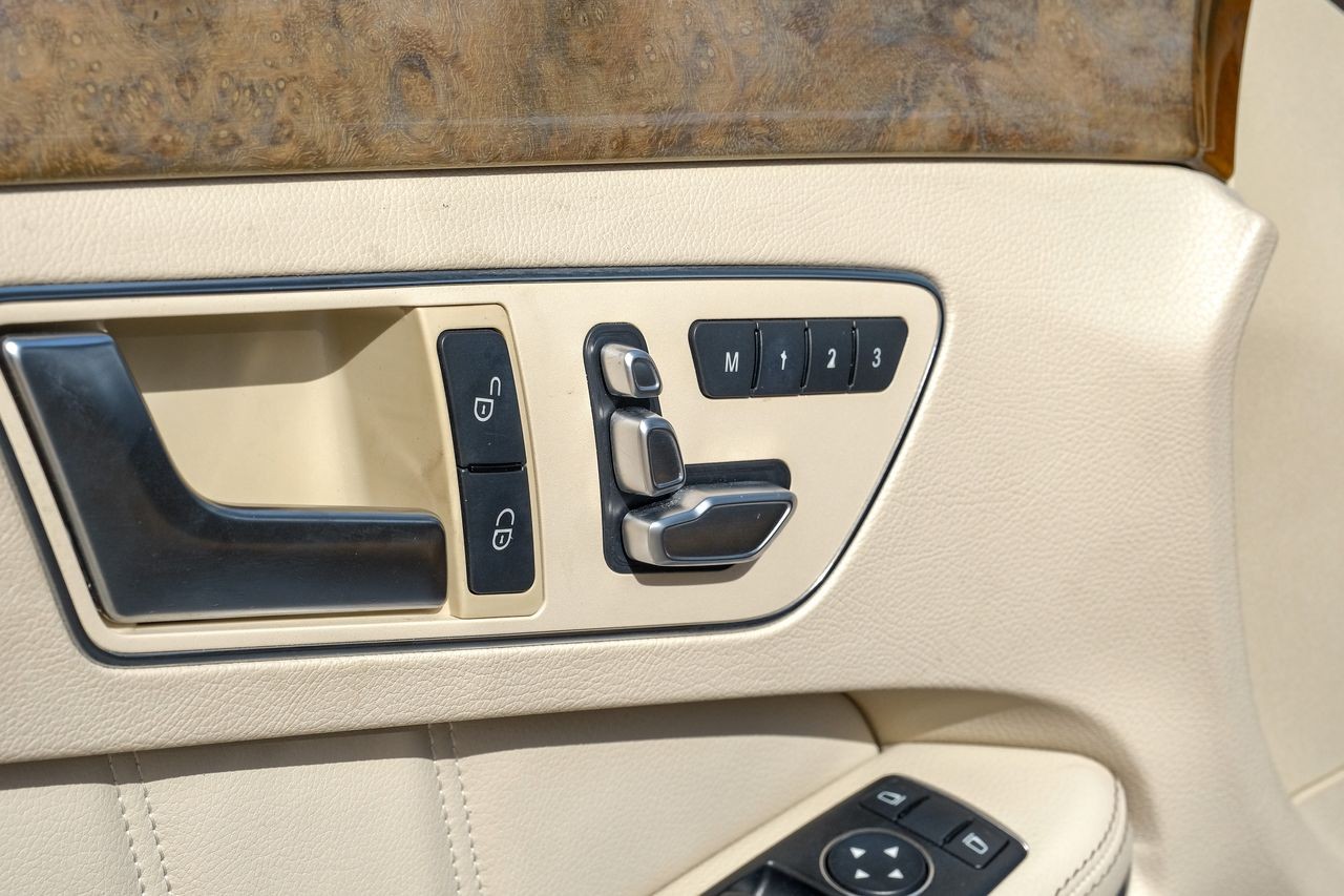 Mercedes-Benz E 550 Vehicle Main Gallery Image 48
