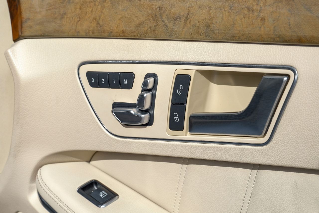 Mercedes-Benz E 550 Vehicle Main Gallery Image 49