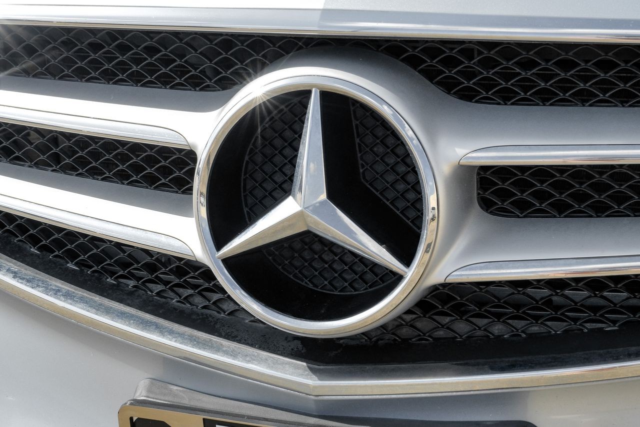 Mercedes-Benz E 550 Vehicle Main Gallery Image 56