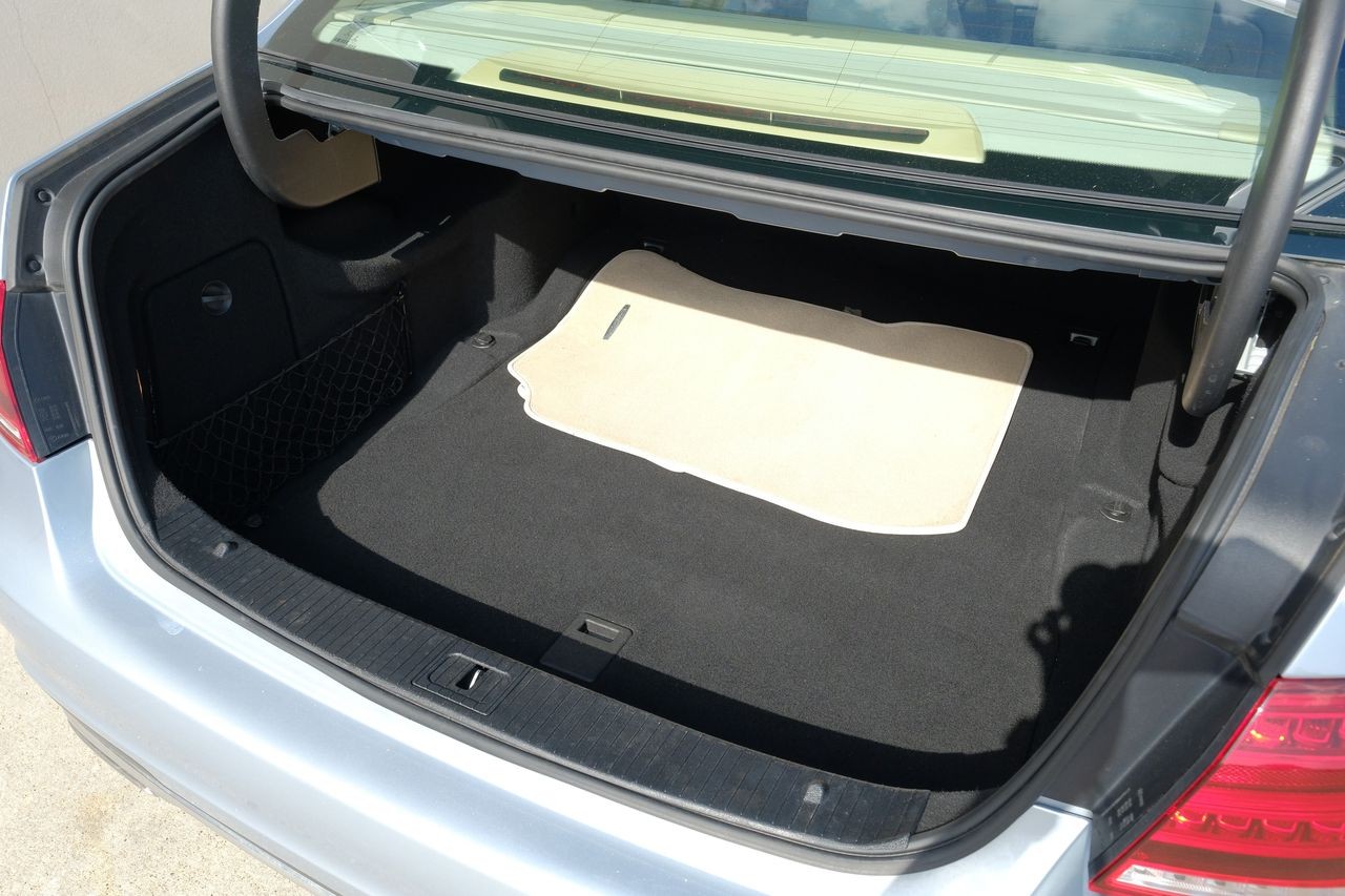 Mercedes-Benz E 550 Vehicle Main Gallery Image 60