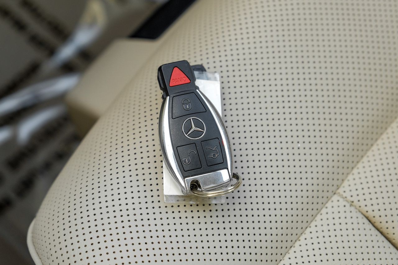 Mercedes-Benz E 550 Vehicle Main Gallery Image 66