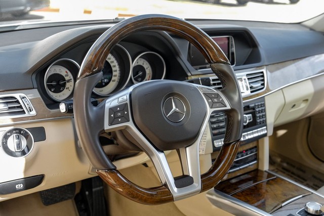 Mercedes-Benz E 550 Vehicle Main Gallery Image 16