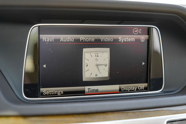 Mercedes-Benz E 550 Vehicle Main Gallery Image 35