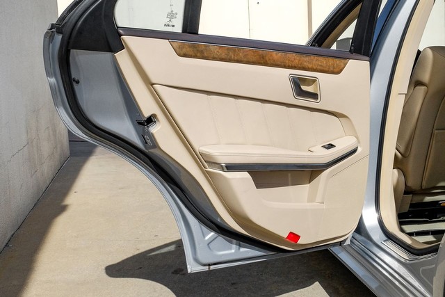 Mercedes-Benz E 550 Vehicle Main Gallery Image 51