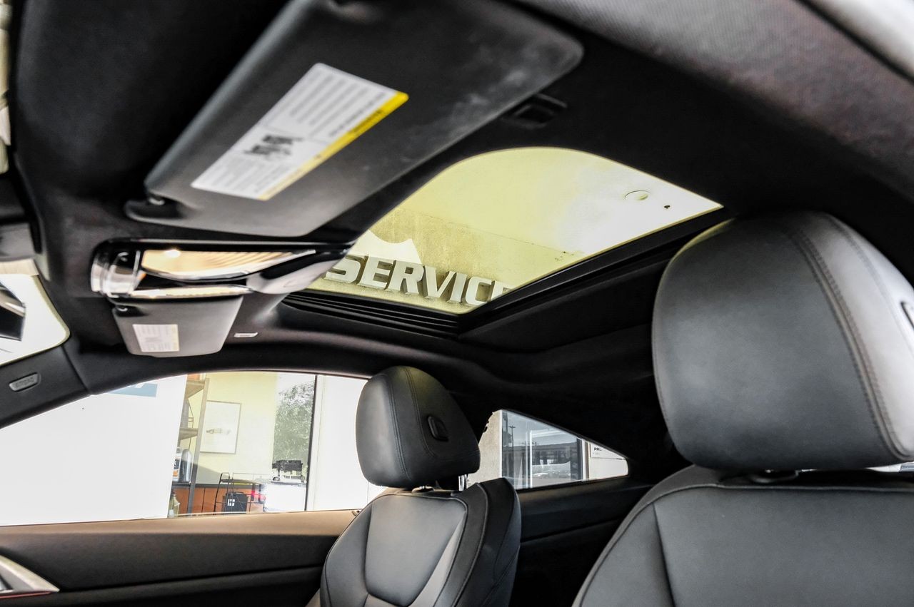 BMW 430i Vehicle Main Gallery Image 05