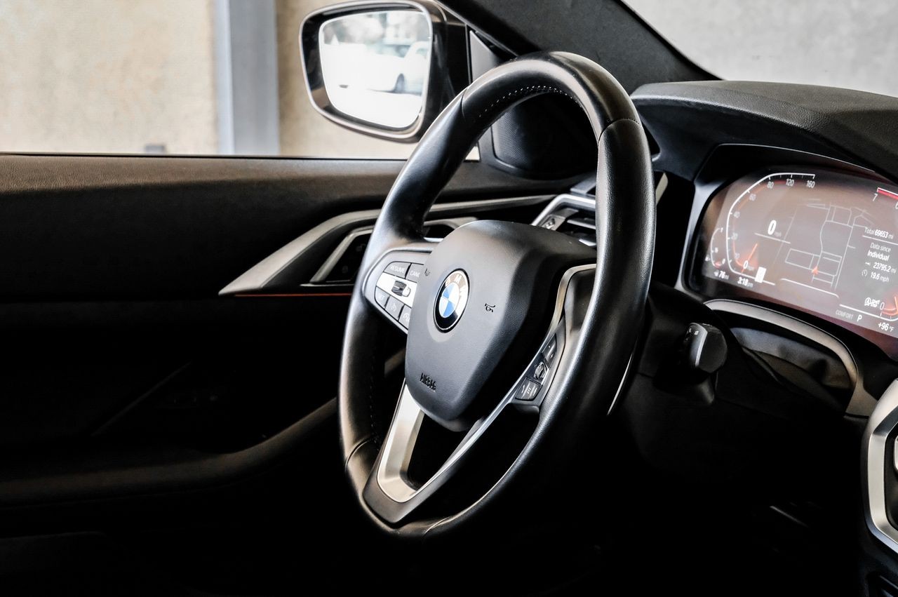 BMW 430i Vehicle Main Gallery Image 14