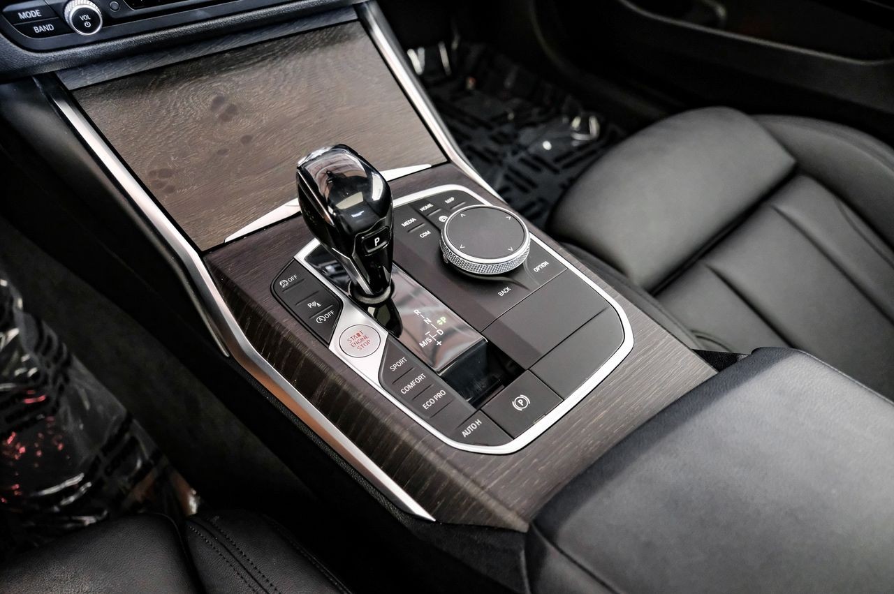 BMW 430i Vehicle Main Gallery Image 21