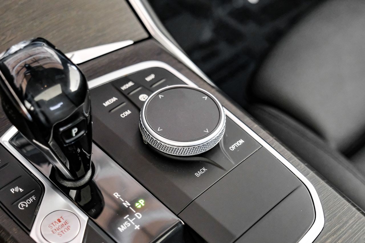 BMW 430i Vehicle Main Gallery Image 22