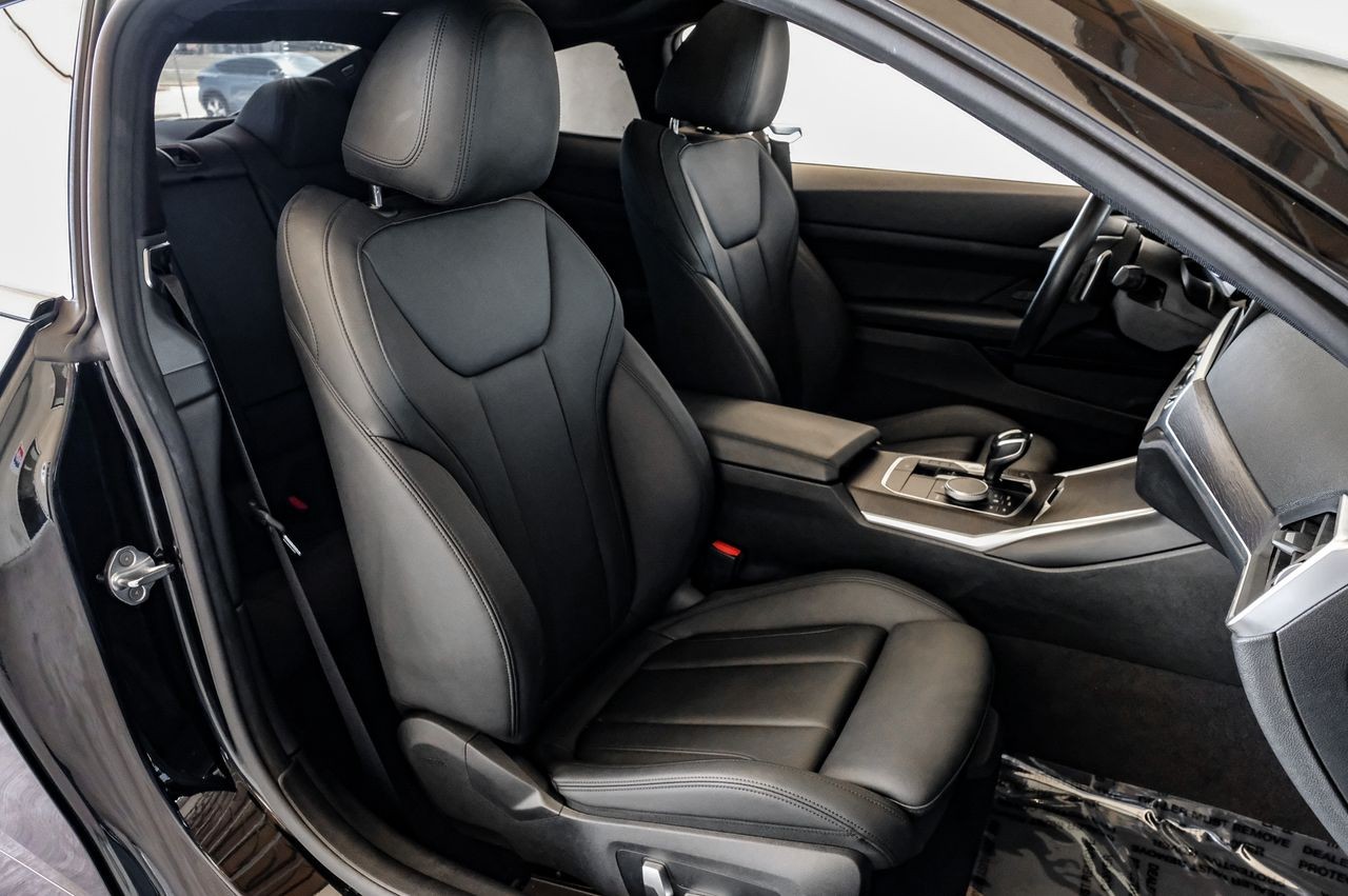 BMW 430i Vehicle Main Gallery Image 31